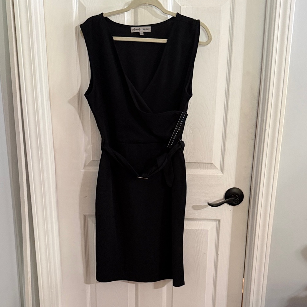 Absolutely FAMOUS size large Black Sleeveless Dress with Belt